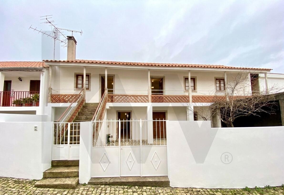Moradia com Grande Potencial e Espaço Exterior – Mata da Rainha, Fundão 🏡 