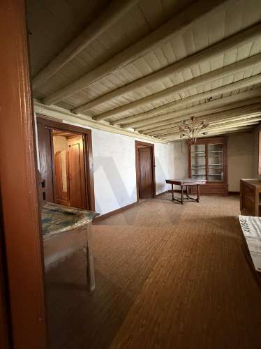 Moradia com Grande Potencial e Espaço Exterior – Mata da Rainha, Fundão 🏡 