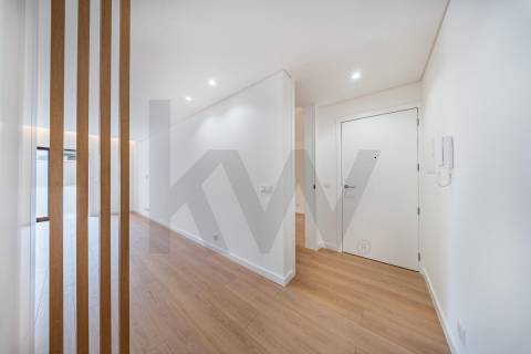 Apartamento T1 com Terraço na Rua Luís Soares Barbosa (Braga Parque)