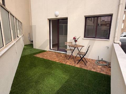 Apartamento T1 com Terraço na Rua Luís Soares Barbosa (Braga Parque)