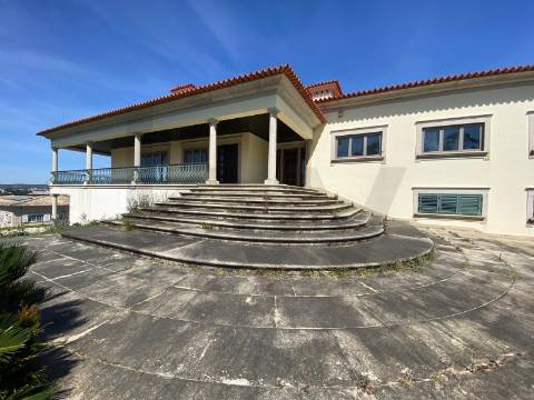 Moradia de Luxo T7 com Piscina Interior | Santo Tirso - Trofa