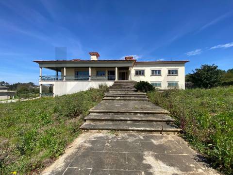 Moradia de Luxo T7 com Piscina Interior | Santo Tirso - Trofa