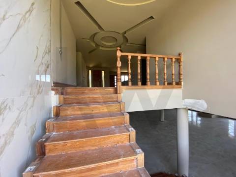 Moradia de Luxo T7 com Piscina Interior | Santo Tirso - Trofa