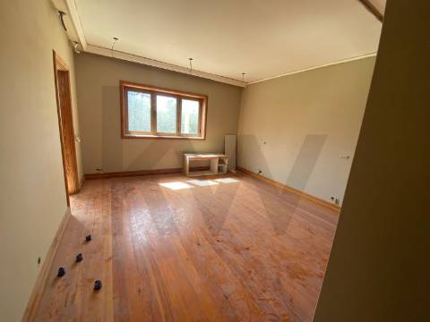 Moradia de Luxo T7 com Piscina Interior | Santo Tirso - Trofa