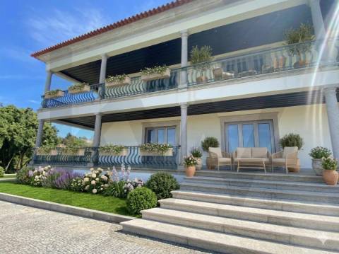 Moradia de Luxo T7 com Piscina Interior | Santo Tirso - Trofa