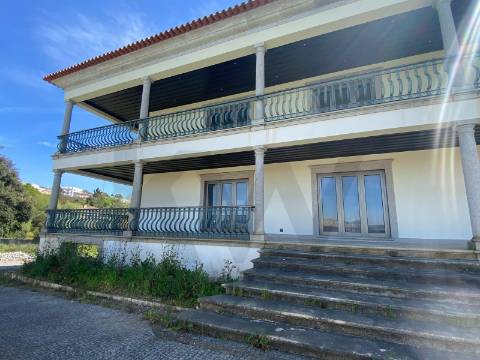 Moradia de Luxo T7 com Piscina Interior | Santo Tirso - Trofa