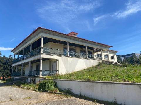 Moradia de Luxo T7 com Piscina Interior | Santo Tirso - Trofa