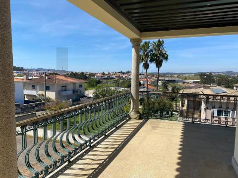 Moradia de Luxo T7 com Piscina Interior | Santo Tirso - Trofa