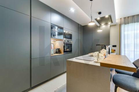 Moderno T2 para Arrendamento com Varanda e Garagem 