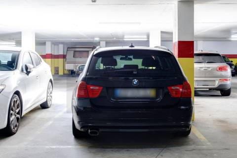 Moderno T2 para Arrendamento com Varanda e Garagem 