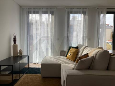 Apartamento T1 para arrendamento no Centro Porto