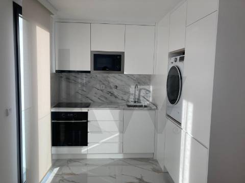 Apartamento T1 para arrendamento no Centro Porto