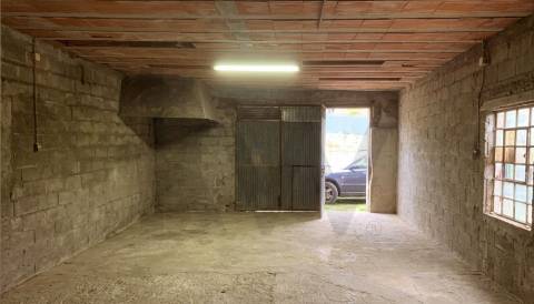 Armazém para Conversão em Moradia T2 – Vilar de Mouros