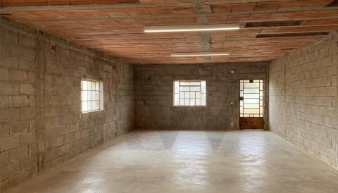 Armazém para Conversão em Moradia T2 – Vilar de Mouros