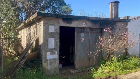 Armazém para Conversão em Moradia T2 – Vilar de Mouros