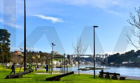 Terreno Urbano para Moradia T4 de Luxo - Vistas de Rio e Mar – Fluvial, Lordelo do Ouro, Porto