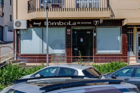ARRENDAMENTO DE LOJA com 98 m2, junto ao Estádio Municipal da Maia