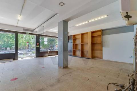 ARRENDAMENTO DE LOJA com 98 m2, junto ao Estádio Municipal da Maia