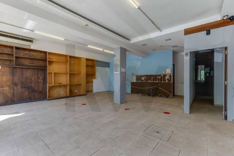 ARRENDAMENTO DE LOJA com 98 m2, junto ao Estádio Municipal da Maia