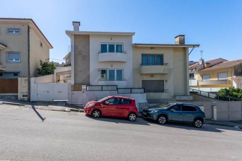 Moradia T3 com jardim e garagem, Jovim, Gondomar