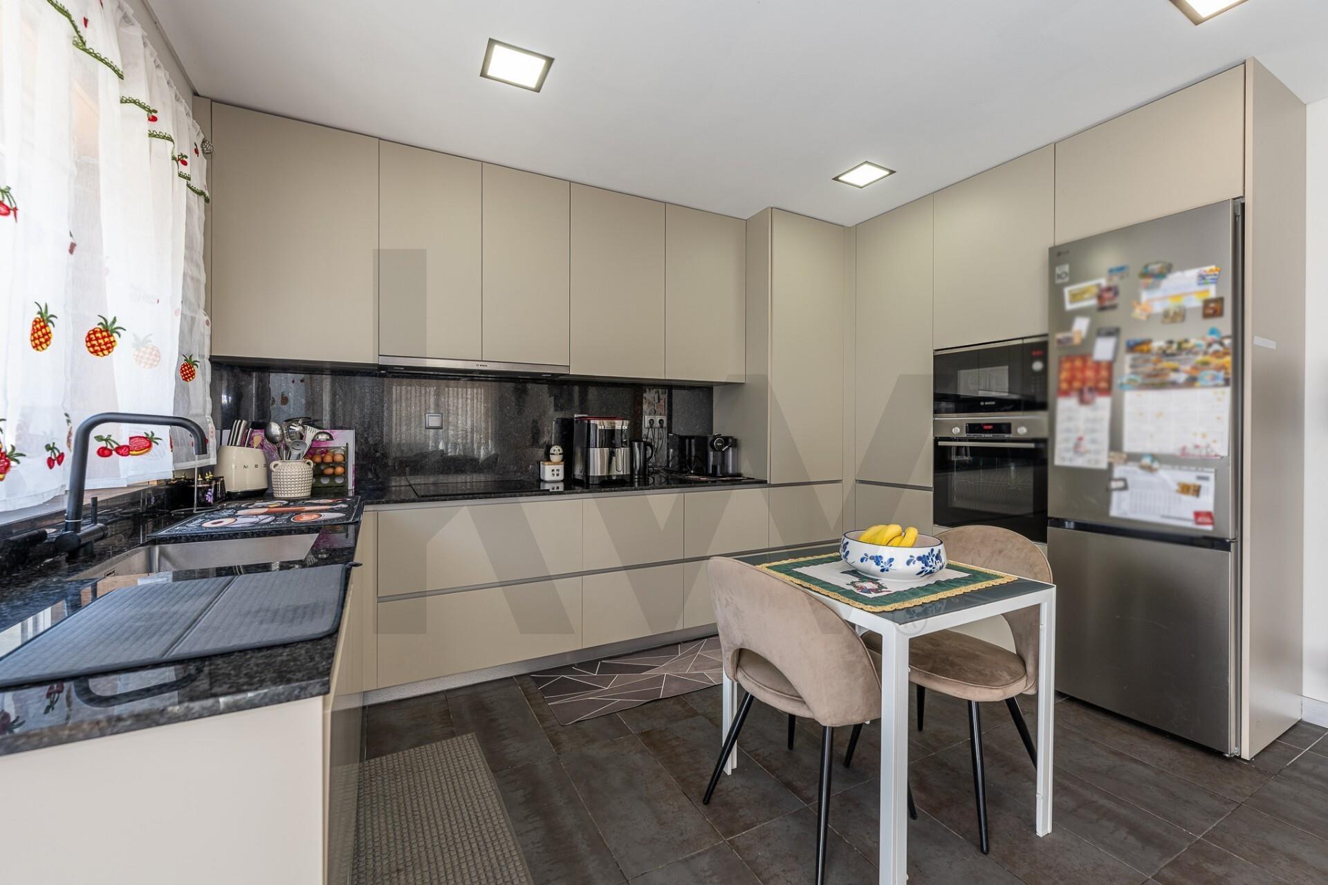 Moradia T3 com jardim e garagem, Jovim, Gondomar