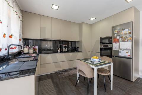 Moradia T3 com jardim e garagem, Jovim, Gondomar