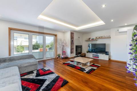 Moradia T3 com jardim e garagem, Jovim, Gondomar