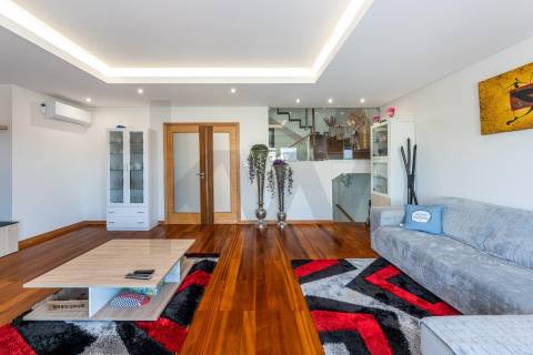 Moradia T3 com jardim e garagem, Jovim, Gondomar