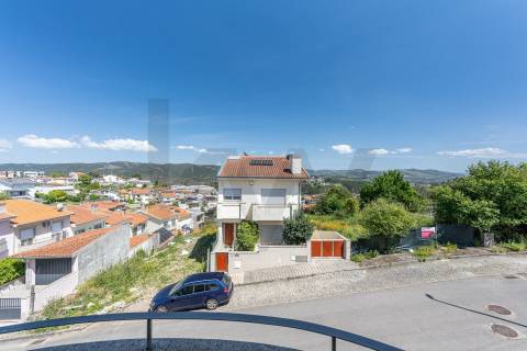Moradia T3 com jardim e garagem, Jovim, Gondomar