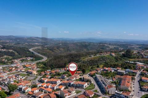 Moradia T3 com jardim e garagem, Jovim, Gondomar