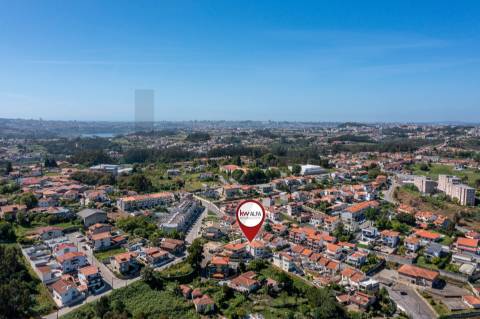 Moradia T3 com jardim e garagem, Jovim, Gondomar