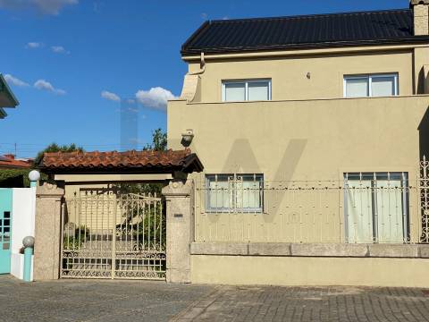 Moradia T3 com garagem e jardim - Vila do Conde