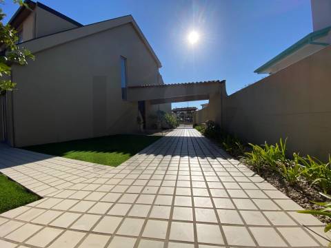 Moradia T3 com garagem e jardim - Vila do Conde