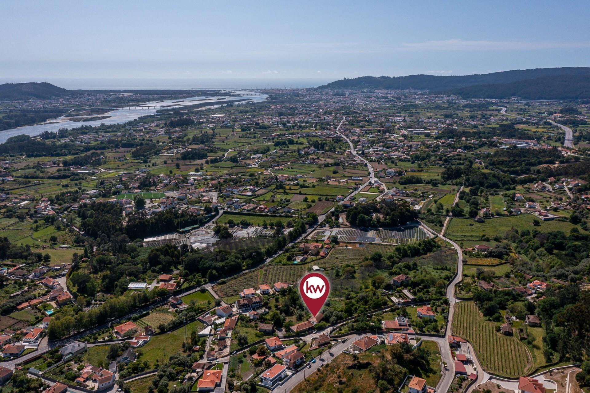 Moradia T4 térrea de construção recente com terreno em Serreleis, Viana do Castelo