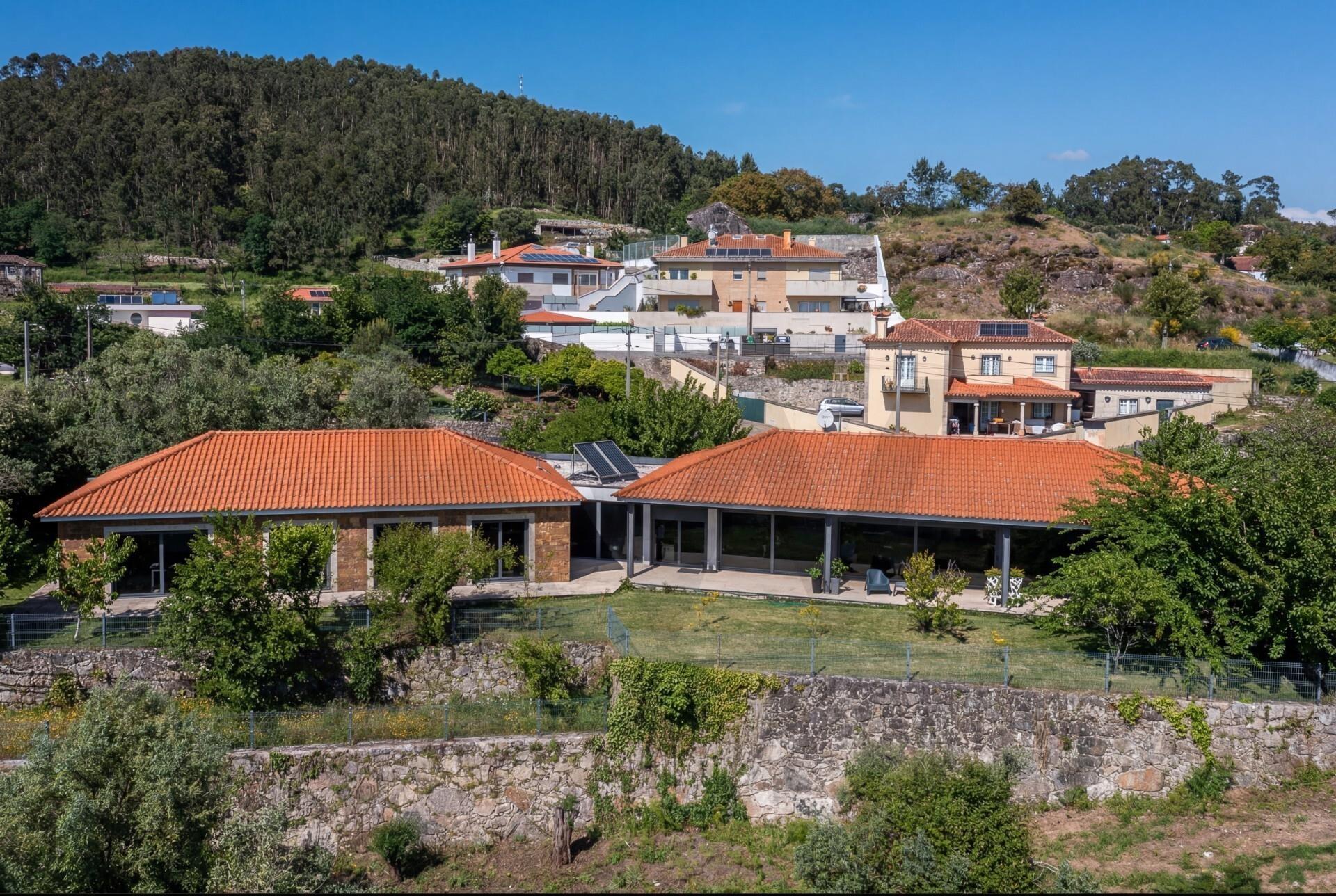 Moradia T4 térrea de construção recente com terreno em Serreleis, Viana do Castelo