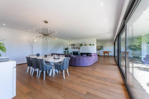 Moradia T4 térrea de construção recente com terreno em Serreleis, Viana do Castelo