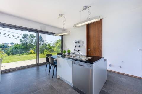 Moradia T4 térrea de construção recente com terreno em Serreleis, Viana do Castelo
