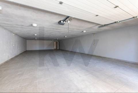 Moradia T4 térrea de construção recente com terreno em Serreleis, Viana do Castelo