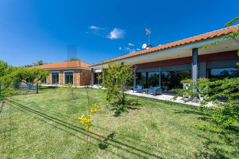 Moradia T4 térrea de construção recente com terreno em Serreleis, Viana do Castelo