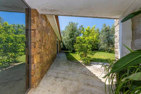 Moradia T4 térrea de construção recente com terreno em Serreleis, Viana do Castelo