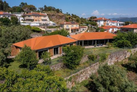 Moradia T4 térrea de construção recente com terreno em Serreleis, Viana do Castelo