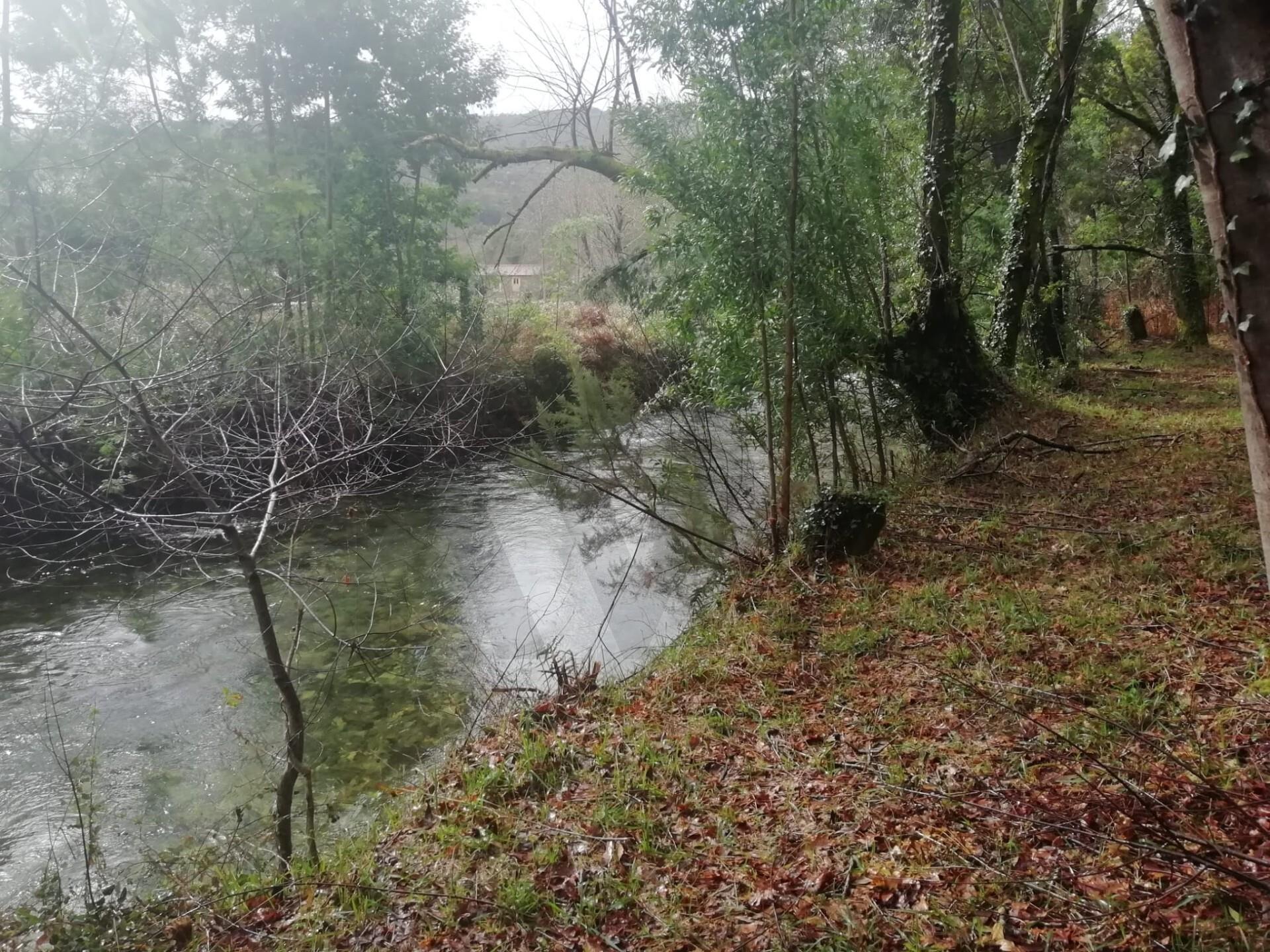 Terreno no Vale do Âncora com Frente de Rio – Gondar e Orbacem, Caminha