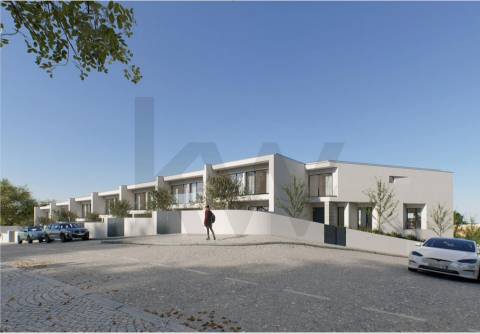 Moradia T3 de Três Frentes | Condomínio Fechado | Piscina - Jardim | Box duas Viaturas | Gondomar