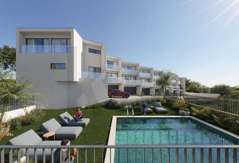 Moradia T3 de Três Frentes | Condomínio Fechado | Piscina - Jardim | Box duas Viaturas | Gondomar