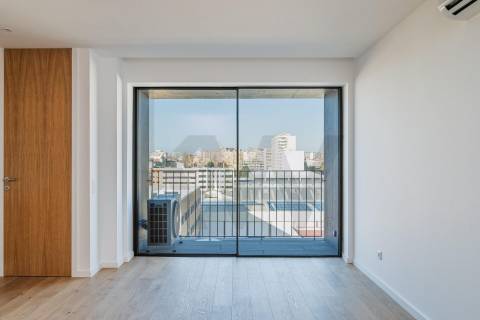 Apartamento T2 com varanda e garagem para venda em Matosinhos Sul