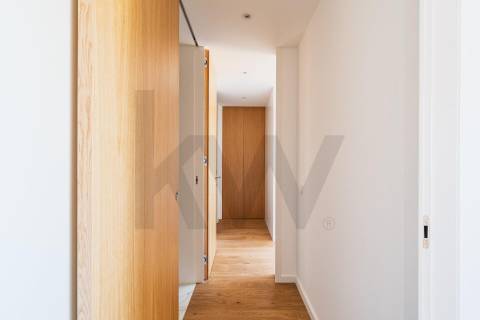 Apartamento T2 com varanda e garagem para venda em Matosinhos Sul