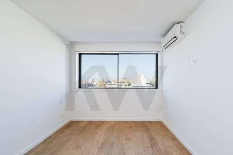 Apartamento T2 com varanda e garagem para venda em Matosinhos Sul