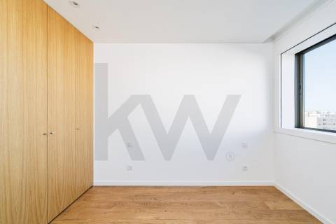 Apartamento T2 com varanda e garagem para venda em Matosinhos Sul