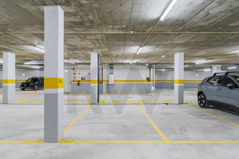 Apartamento T2 com varanda e garagem para venda em Matosinhos Sul