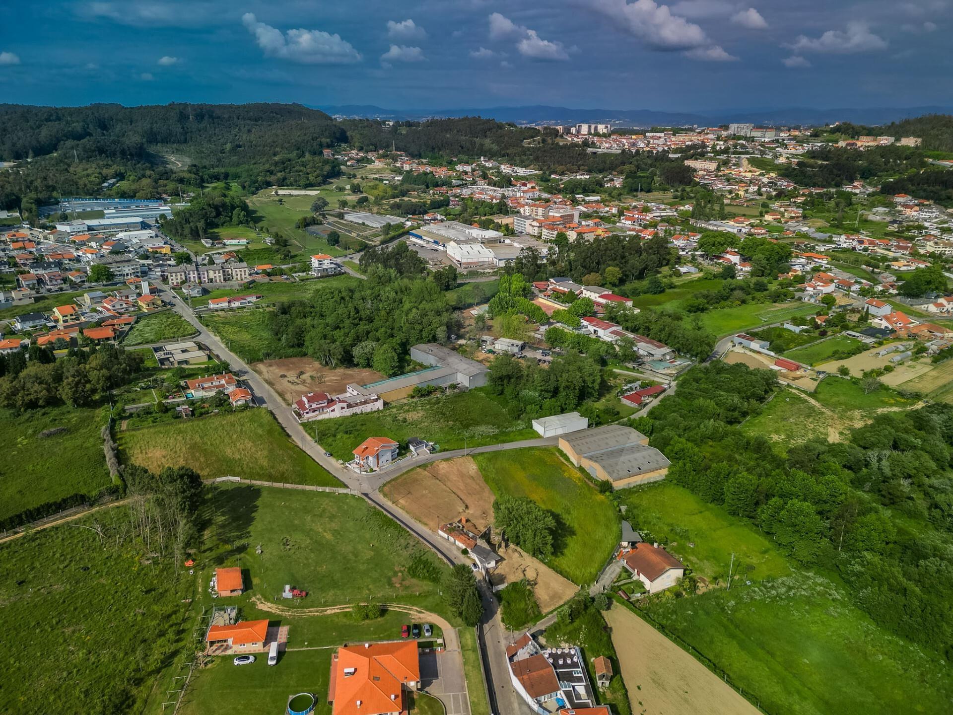 TERRENO  - 2.742 m2 Rua Pousada - Perosinho - V.N.Gaia
